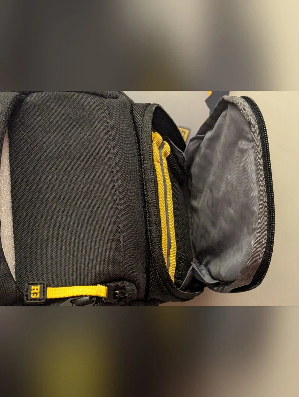 Ruggard Hunter PHB-115B Holster Bag. New Camera Bag.